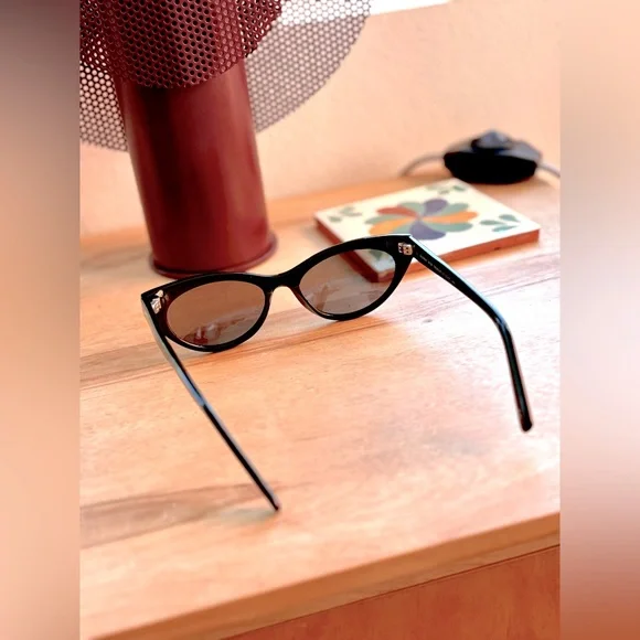 Le Specs bunny hop sunglasses - black - EUC
